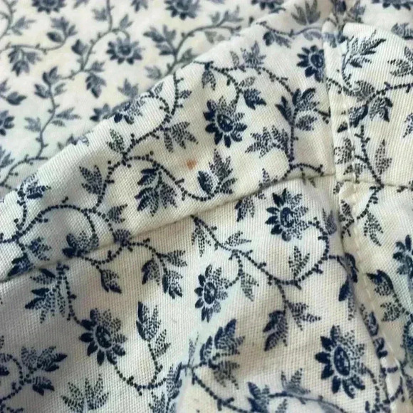 Old Navy White and Navy Floral Print Cotton Short Size 12 - Picture 5 of 5